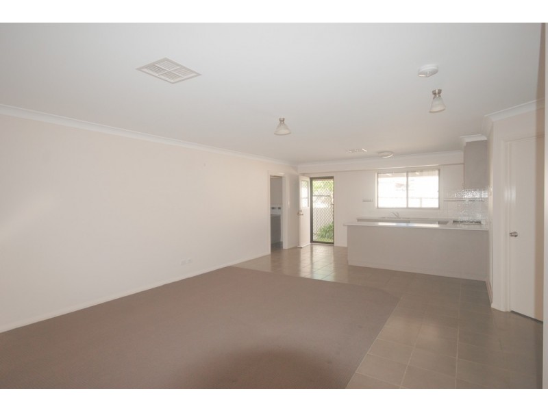 4/2 Macquarie Street, Mount Austin NSW 2650