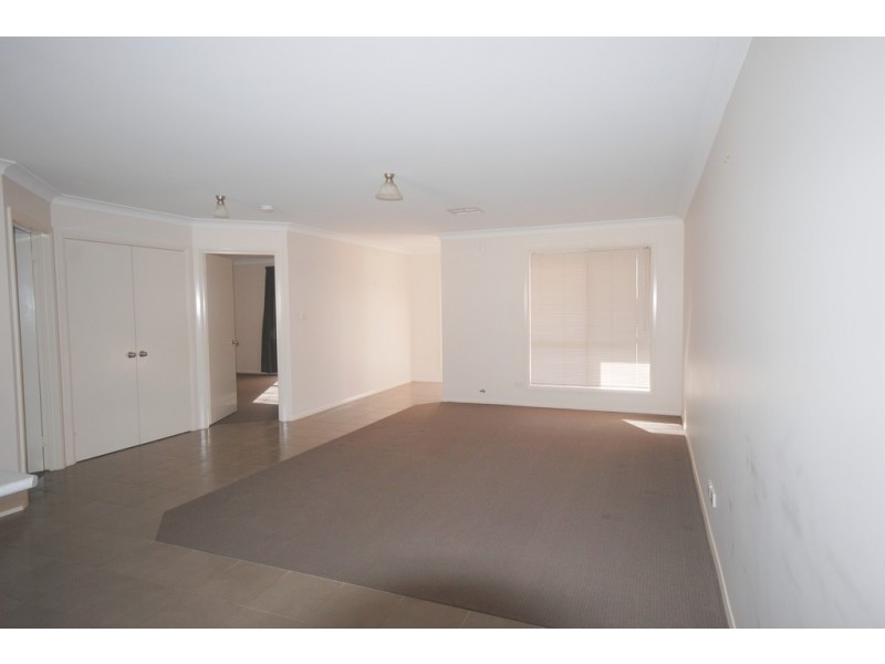 4/2 Macquarie Street, Mount Austin NSW 2650