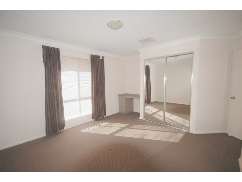 4/2 Macquarie Street, Mount Austin NSW 2650