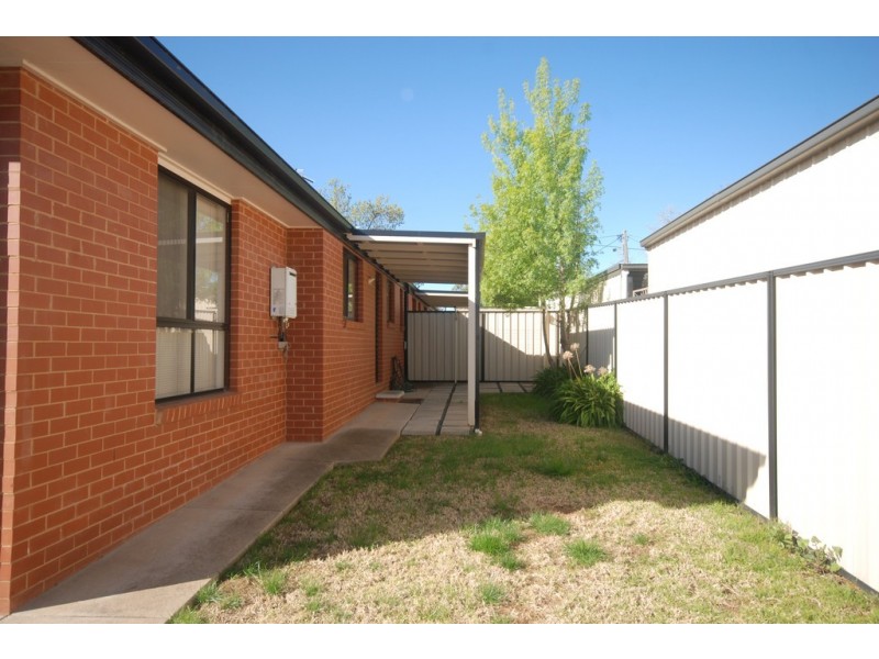 4/2 Macquarie Street, Mount Austin NSW 2650