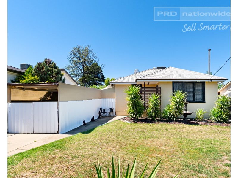 11 Gowrie Parade, Mount Austin NSW 2650