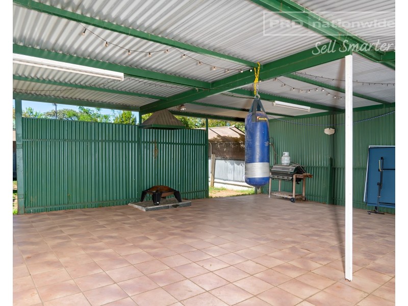 11 Gowrie Parade, Mount Austin NSW 2650