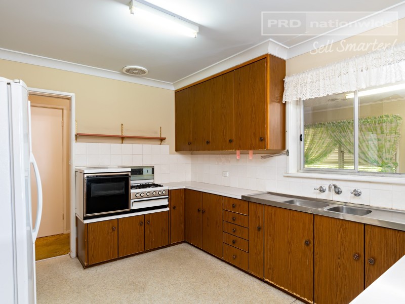 40 Mimosa Drive, Mount Austin NSW 2650