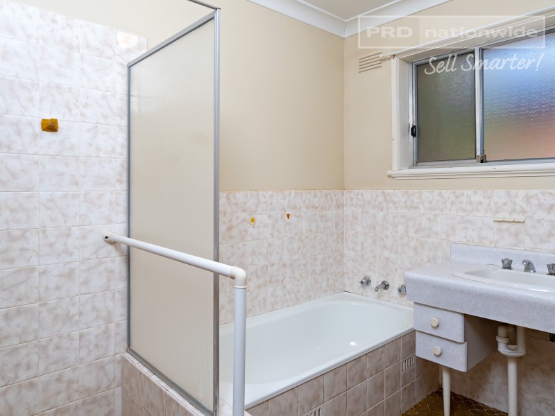 40 Mimosa Drive, Mount Austin NSW 2650