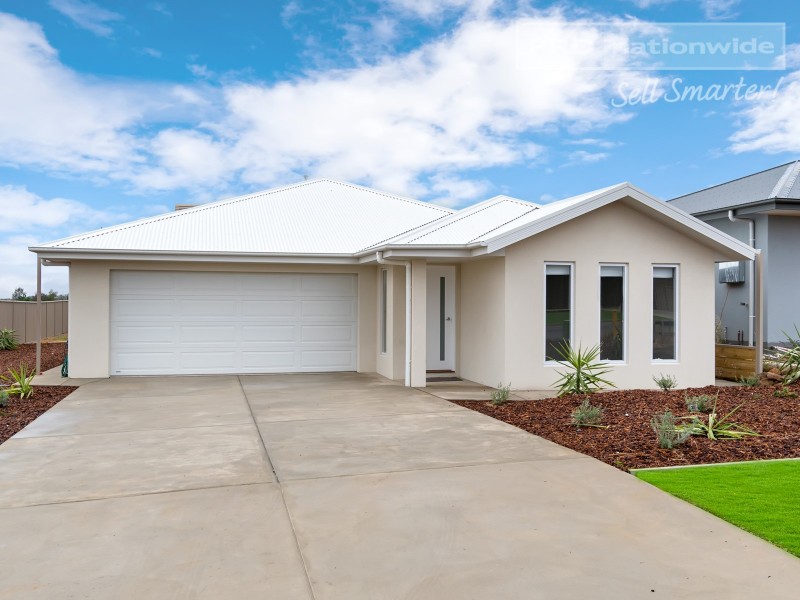 8 Lovell Place, Lloyd NSW 2650