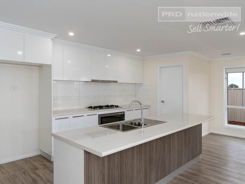 8 Lovell Place, Lloyd NSW 2650