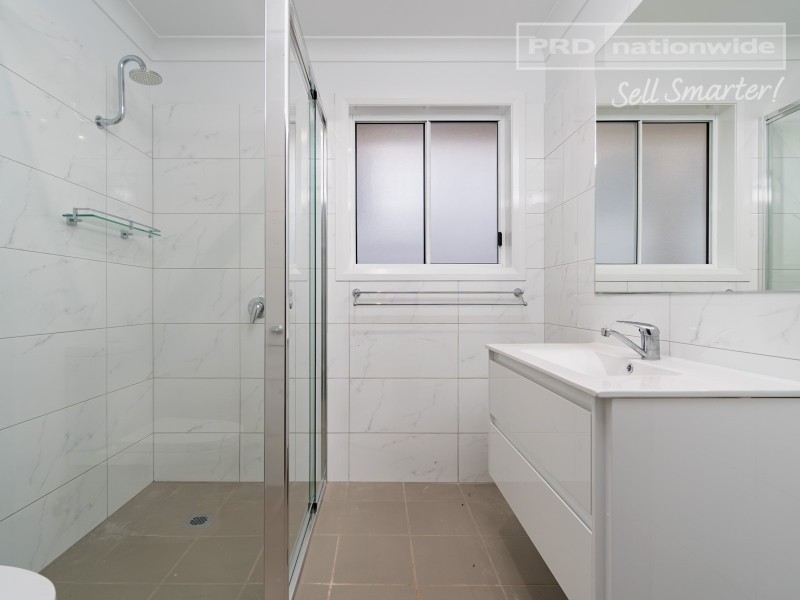 8 Lovell Place, Lloyd NSW 2650