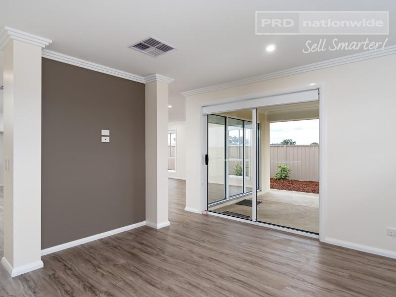 8 Lovell Place, Lloyd NSW 2650