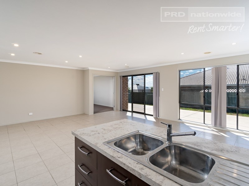 44 Melaleuca Drive, Forest Hill NSW 2651