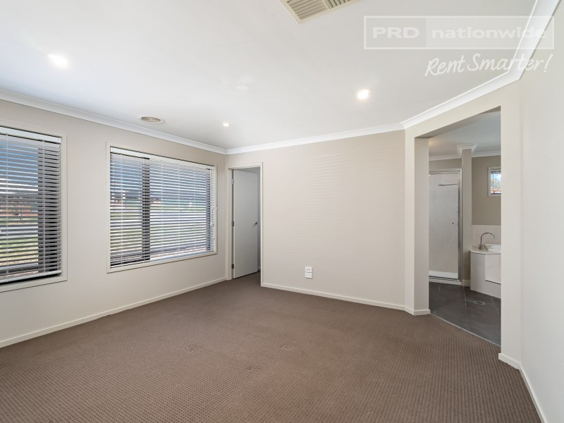 44 Melaleuca Drive, Forest Hill NSW 2651