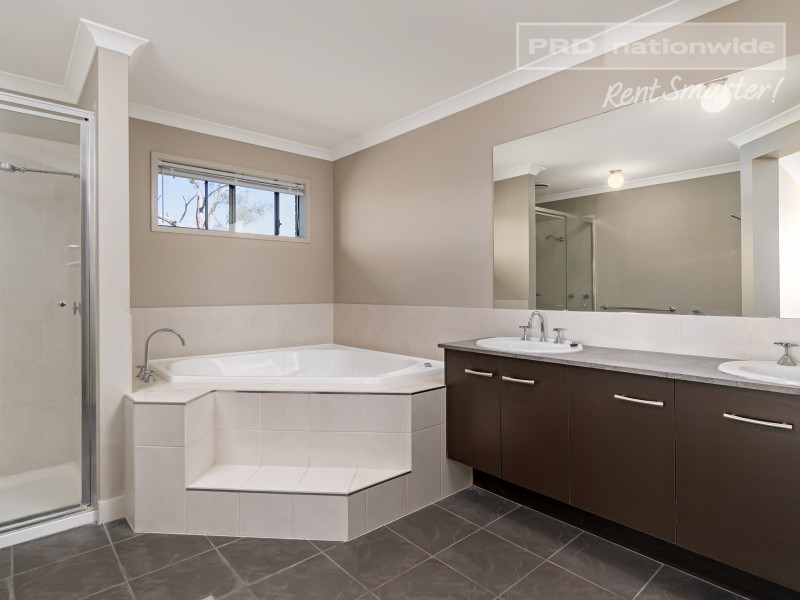 44 Melaleuca Drive, Forest Hill NSW 2651