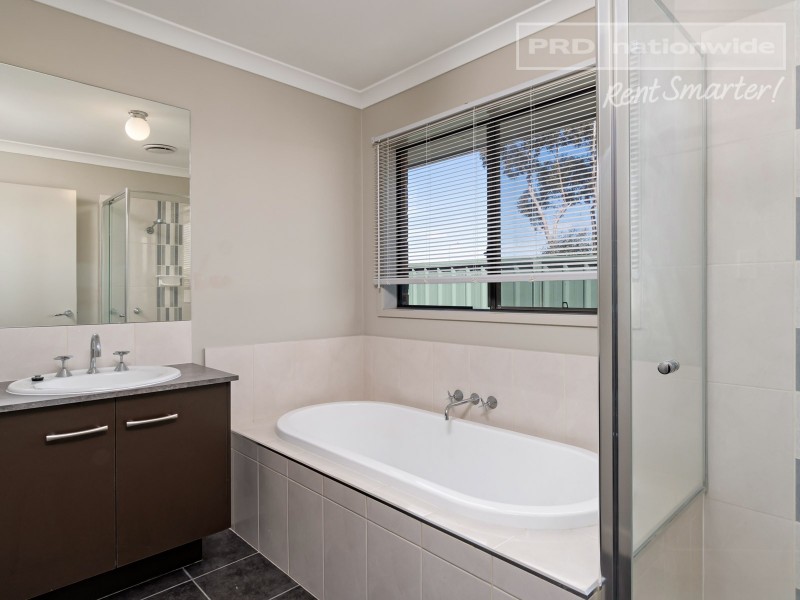 44 Melaleuca Drive, Forest Hill NSW 2651