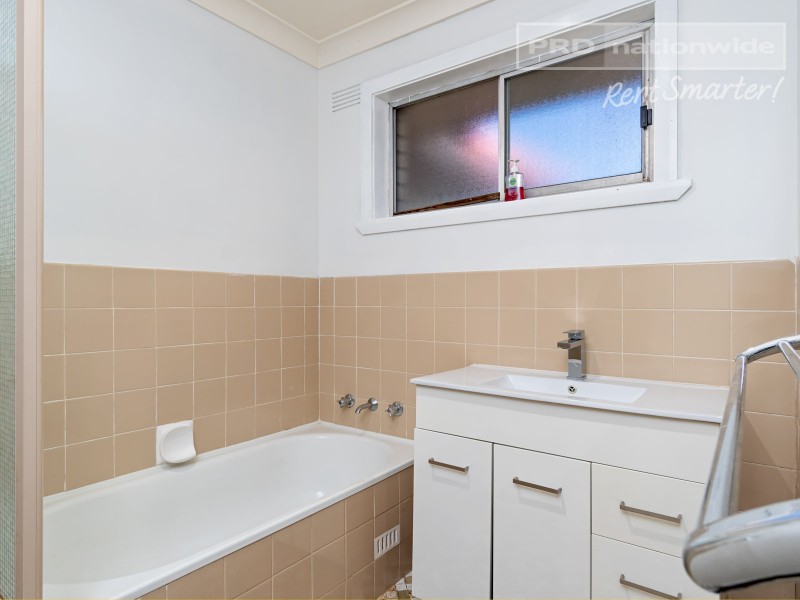 4 Endeavour Street, Kooringal NSW 2650