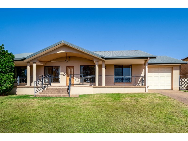 18 Patamba Street, Kooringal NSW 2650