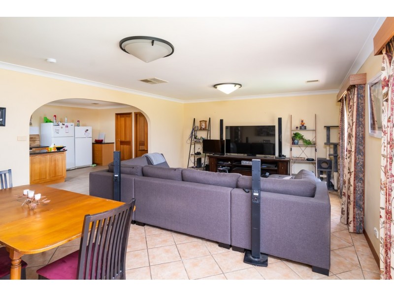 18 Patamba Street, Kooringal NSW 2650