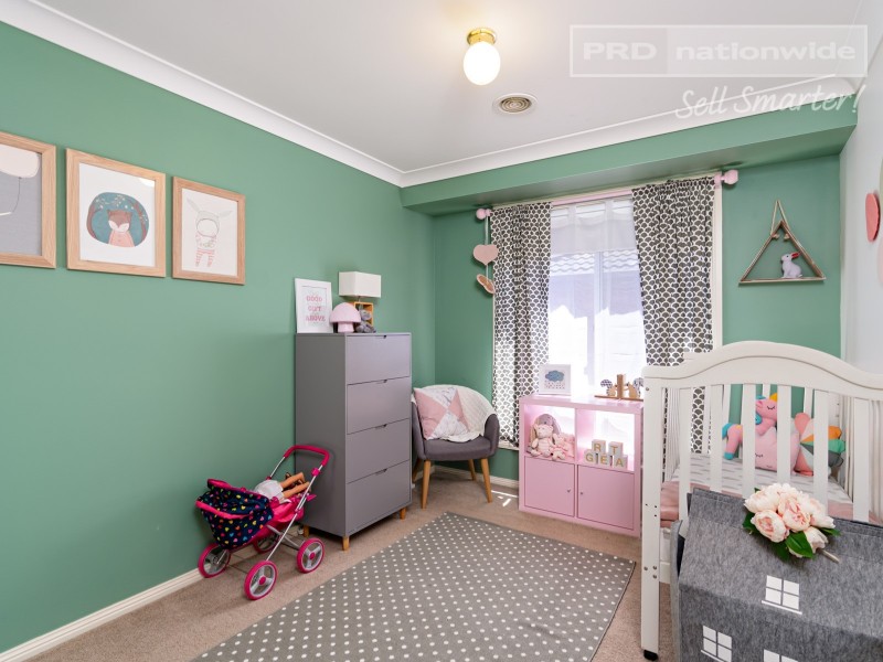 8 Hudson Drive, Lloyd NSW 2650