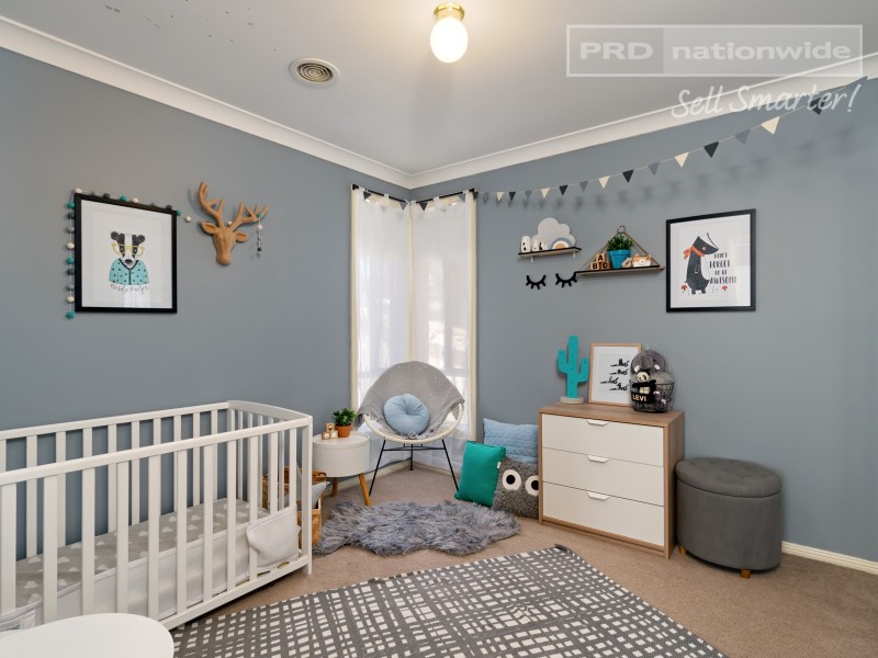 8 Hudson Drive, Lloyd NSW 2650