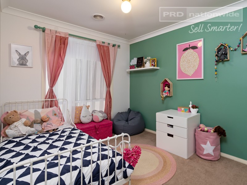 8 Hudson Drive, Lloyd NSW 2650