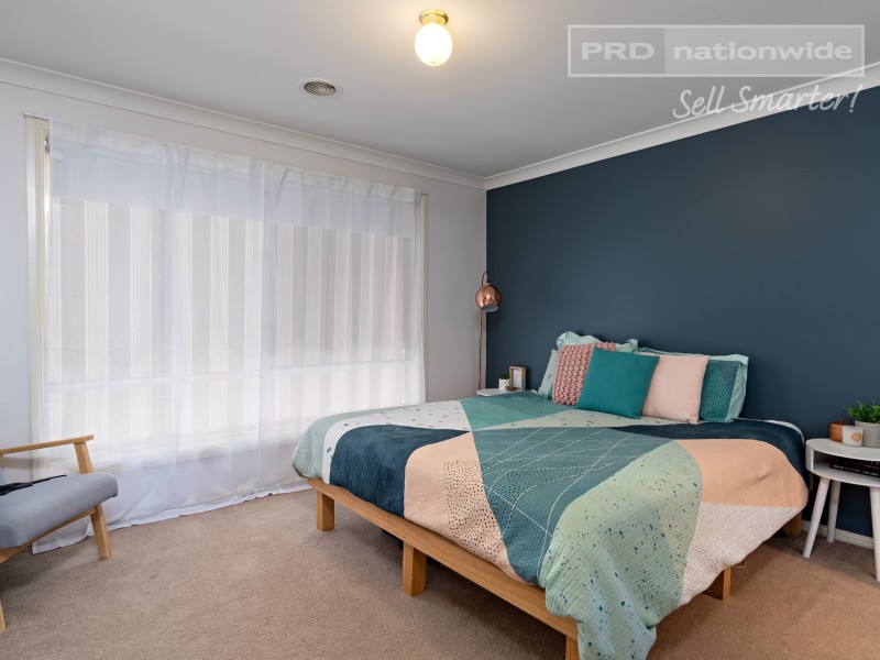 8 Hudson Drive, Lloyd NSW 2650