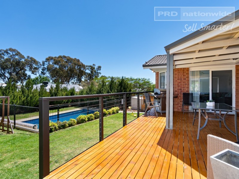 8 Hudson Drive, Lloyd NSW 2650