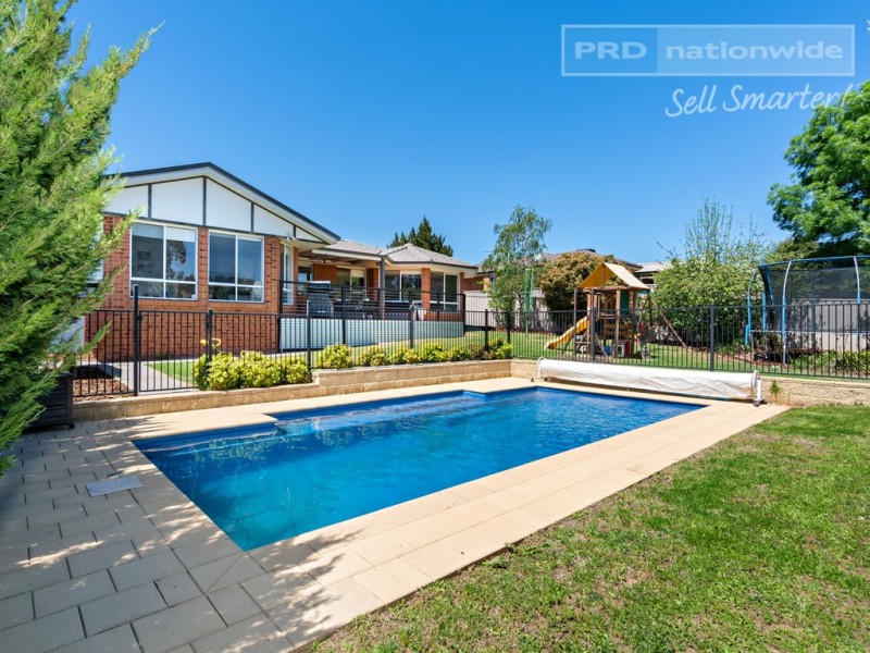 8 Hudson Drive, Lloyd NSW 2650