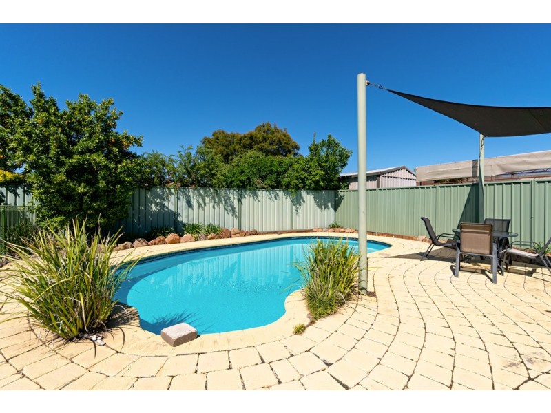 7 Giles Place, Lake Albert NSW 2650