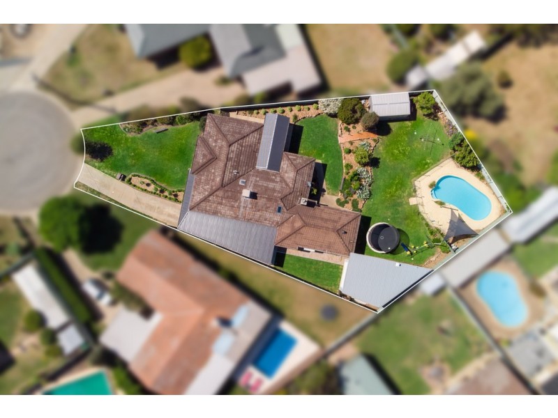 7 Giles Place, Lake Albert NSW 2650