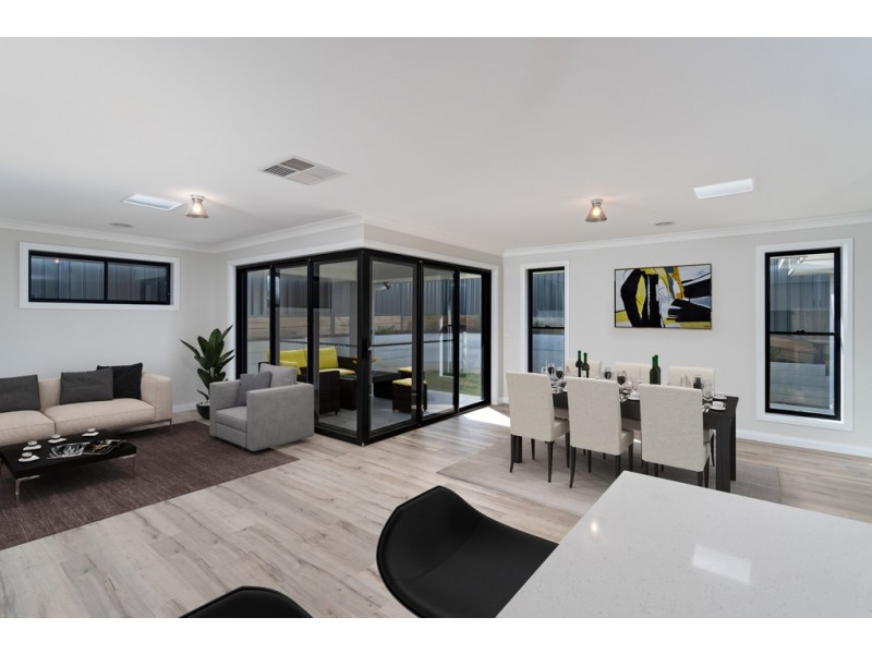 1 Warrock Place, Bourkelands NSW 2650