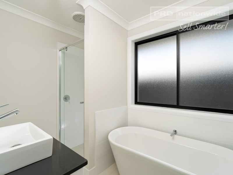 1 Warrock Place, Bourkelands NSW 2650