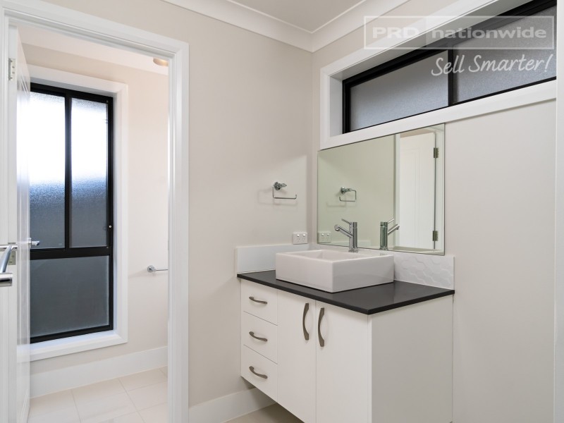 1 Warrock Place, Bourkelands NSW 2650