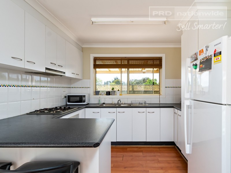 2 Clipper Way, Estella NSW 2650