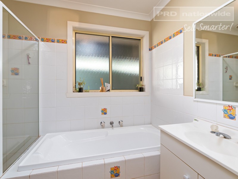 2 Clipper Way, Estella NSW 2650