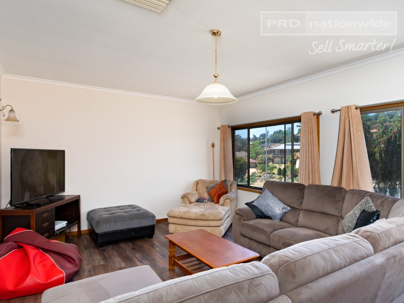 6 Julie Place, Tolland NSW 2650