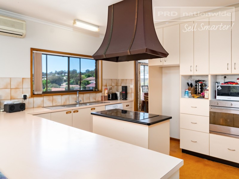 6 Julie Place, Tolland NSW 2650