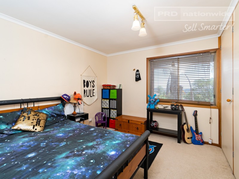 6 Julie Place, Tolland NSW 2650