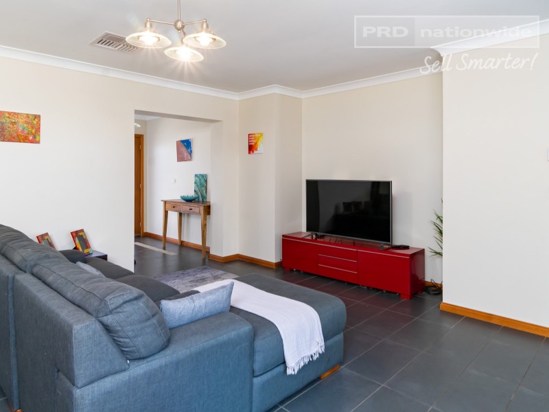 26 Dundale Crescent, Estella NSW 2650