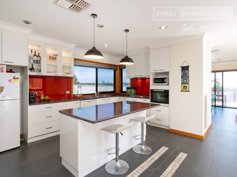 26 Dundale Crescent, Estella NSW 2650