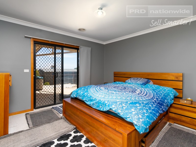 26 Dundale Crescent, Estella NSW 2650