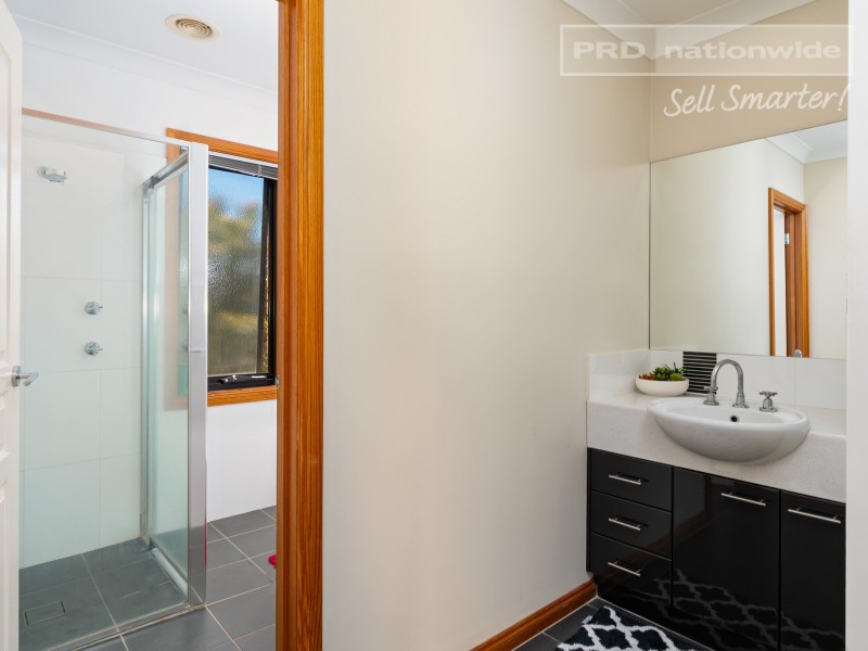 26 Dundale Crescent, Estella NSW 2650