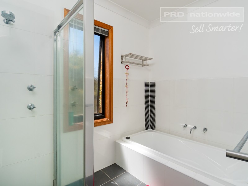 26 Dundale Crescent, Estella NSW 2650