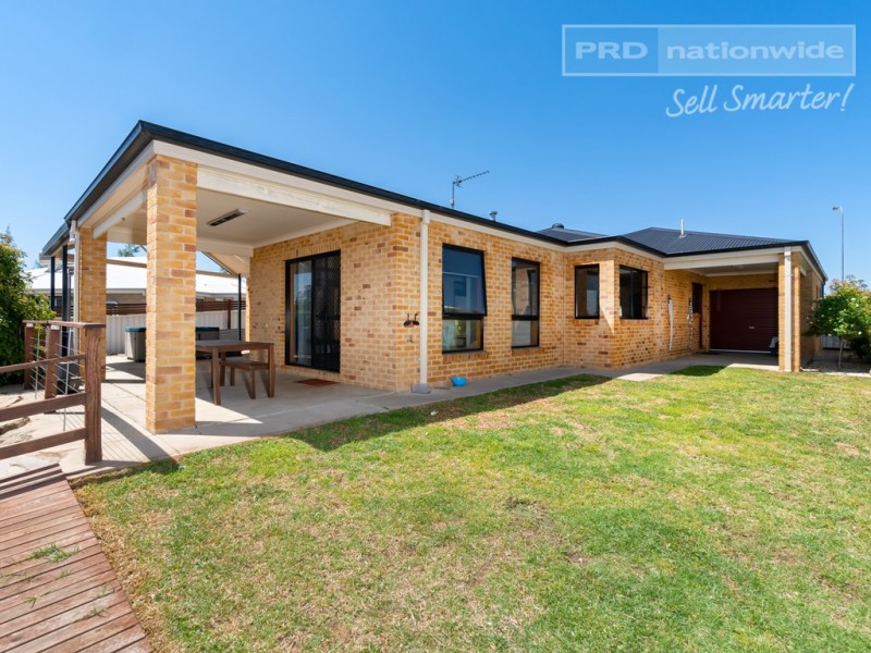 26 Dundale Crescent, Estella NSW 2650