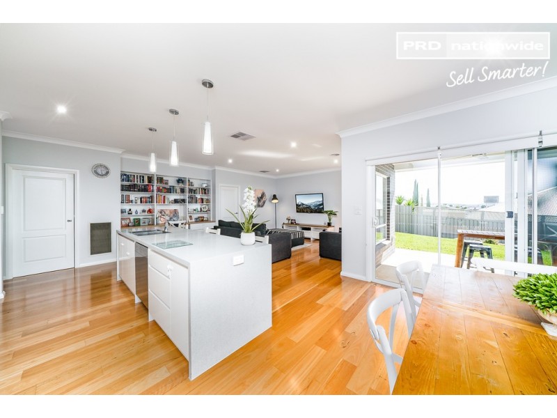 16 Pooginook Place, Bourkelands NSW 2650