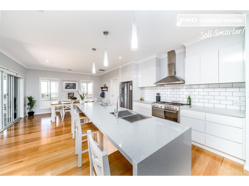 16 Pooginook Place, Bourkelands NSW 2650