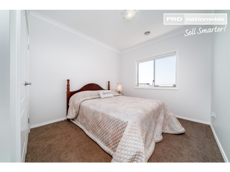 16 Pooginook Place, Bourkelands NSW 2650