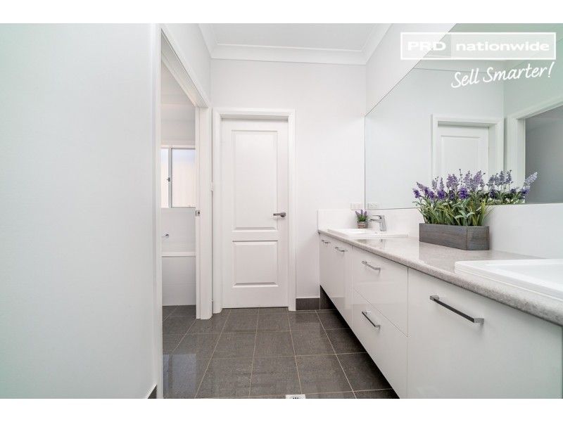 16 Pooginook Place, Bourkelands NSW 2650