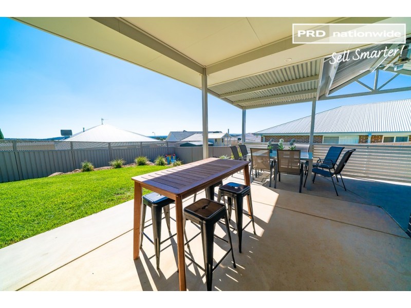 16 Pooginook Place, Bourkelands NSW 2650