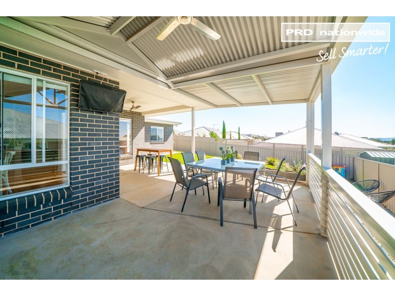 16 Pooginook Place, Bourkelands NSW 2650