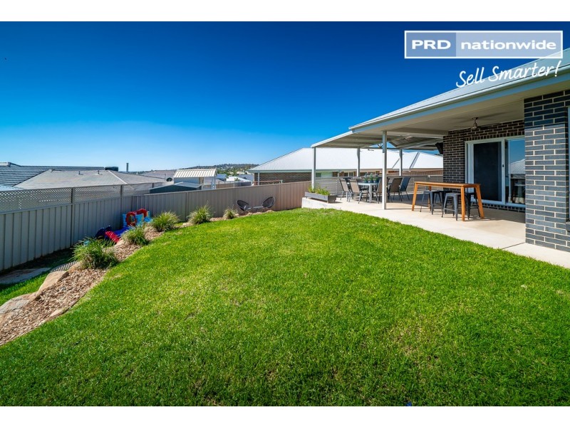 16 Pooginook Place, Bourkelands NSW 2650