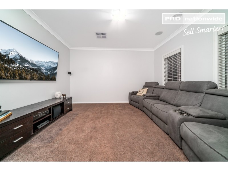 16 Pooginook Place, Bourkelands NSW 2650