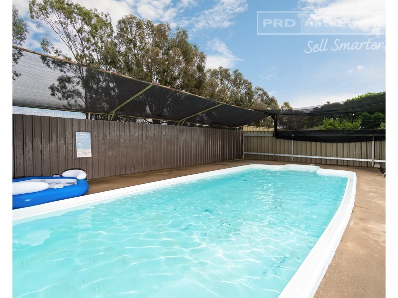 14 Pinaroo Drive, Glenfield Park NSW 2650